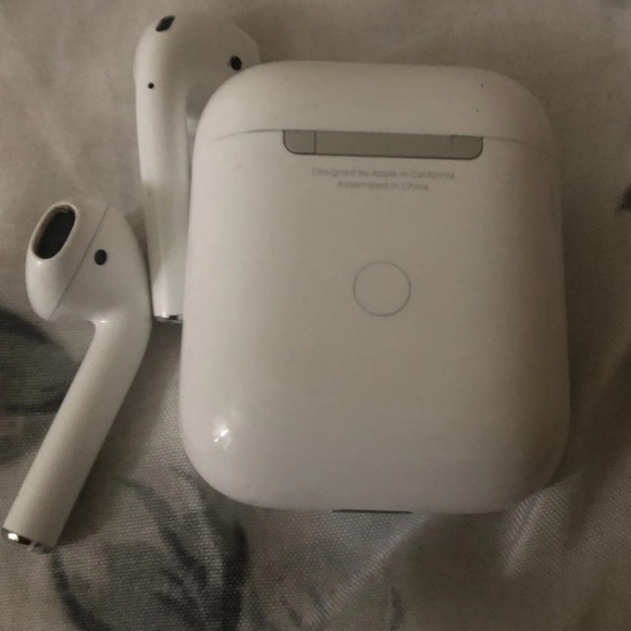 Apple AirPods Generation 2